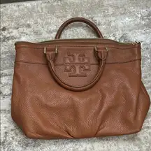 tory burch brown purse with signature logo