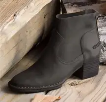 UGG Women's Bandara Leather‎ Stacked Heel Back Zipper Ankle Boot Black Size 8