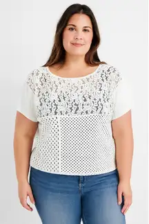 Excellent Red Haute Women’s White Embroidered Short Sleeve Blouse – Size Large