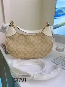 coach Mara Hobo In Signature Canvas ci791