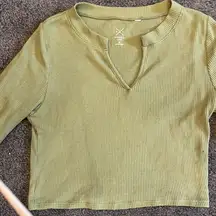 Pac Sun Crop Top Size Medium: super cute, long sleeves, v neck, cropped fit