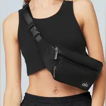 ALO Yoga NWT Explorer Fanny Pack Crossbody Bag Black SOLD OUT on Website