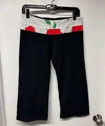 Lululemon Womens Yoga Crop Flare Pant Black Red Rose Size 6/8 Medium Groove