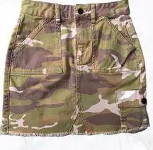 Hollister NWOT  Camo skirt size 00