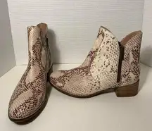 Seychelles lucky pennies snakeskin print ankle boots size 1.5” heel size 7.5