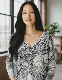 Equipment Black and White Snow Leopard Cheetah 100% Cashmere Sweater Size Medium