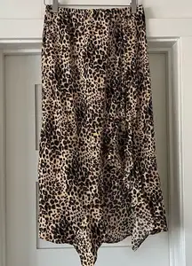 Leopard print midi skirt with ruffle slit