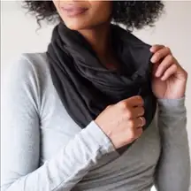 Beyond Yoga brown infinity scarf with zippered pocket