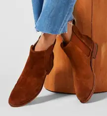 LOFT Size 10.5M Brown Faux Leather Slip On Chelsea Ankle Boots.  B77