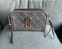 The  Quilted Softshot with jacquard strap