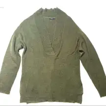 RDI women’s v neck olive green sweater Small