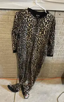 Nick‎ And Nora Cat Leopard Print Footed Pajamas Medium