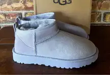 UGG Classic Ultra Mini Women's Boot Size 6 #329A