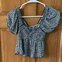 Urban Outfitters Size Extra Small XS Blue and White Teen Floral Puff Sleeve Top