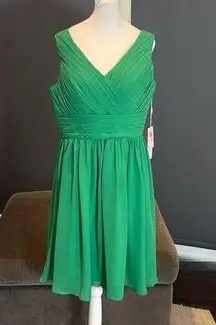 Women’s Green Chiffon V-Neck Short Formal Party Dress Zip Up Back Size L NWT