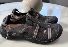 JBU Black and Pink Women's Shoes