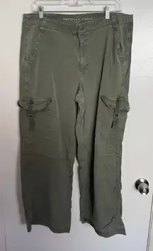 American Eagle Outfitters Women's Green 14S High Rise Baggy Wide Leg Cargo Pants