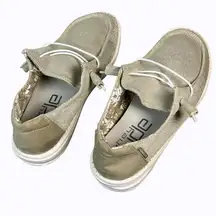 Hey Dude Women’s Wendy stretch Sparkling beige Size 8.        ordrA5