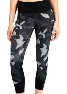 Athleta black camo relay cropped S Athleisure leggings