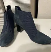 Van Eli Suede Ankle Booties Slip On Elastic Sz 8M Dk Blue NWOT