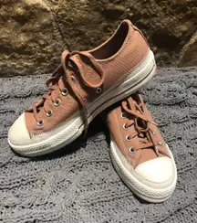 Mauve/brown Platform