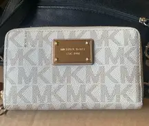 Michael Kors Jet Set Signature Wallet Wristlet w/o Strap