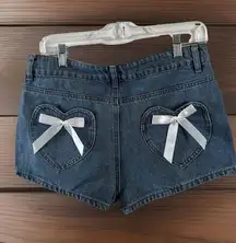 Edikted Rylin Low-Rise Denim Shorts Size S Small Waist 32 Inseam 2 NWOT