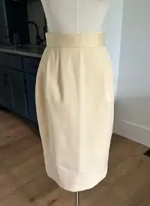 vintage Chanel!!  Amazing cream colored Pencil skirt- size 4