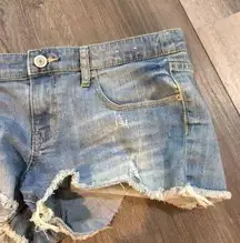 Mossimo Juniors Size 15 frayed hem cut off jeans women