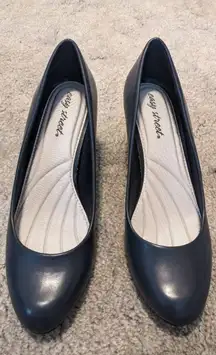 navy blue  pumps size 9.5