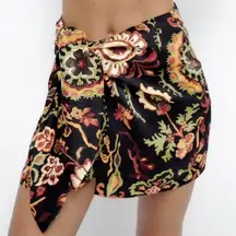 NWT Zara Black Floral Wrap Mini Skirt
Size Large