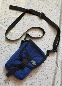 Eagle Creek Crossbody Cellphone Case Camera Travel Holder Blue Adjustable EUC
