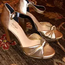 Cute Gold Metallic Pumps
