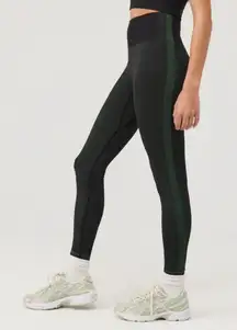 Outdoor Voices SeamlessSmooth 7/8 Leggings Black Evergreen EUC