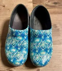 CROCS Blue Patterned Clogs