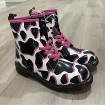 Dr. Martens Pink Cow Print Patent Lamper Leather Boots Women Sz 6 Youth Sz 5 NEW