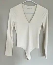 NWT Abercrombie & Fitch Cream Soft Collection Long Sleeve V-Neck Bodysuit (XS)