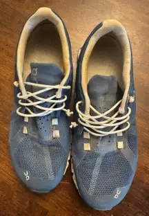 On cloud 5 denim and white running shoes women's 6
