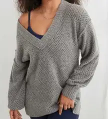 AERIE GRAY OVERSIZED V NECK SWEATER MEDIUM