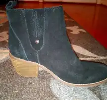 2/$25 Calvin Klein Booties Women's 7 Black Ankle