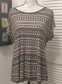 Julies Closet Maternity‎ Aztec Short-Sleeve Shirt