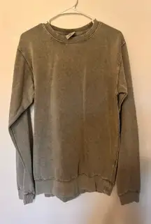 Green washed crewneck