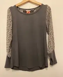 Maurices Small Gray top with‎ super cute designs long sleeve