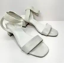 Bandolino Ankle Strap Sandals Womens Size 7.5 Light Gray Open Toe‎ Block Heel