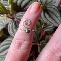 Sterling Silver Star Twirl Toe Ring