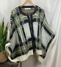 Bishop & Young White Black Green Plaid Zip Up Cozy Fuzzy Cape M/L