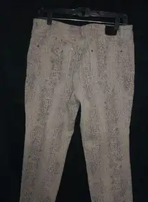DKNY 14P Creme Gray Snake Jegging Jeans