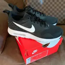 Nike Brand new  Air Max Tavas