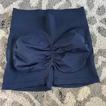 Scrunch biker Navy gym shorts 🤍