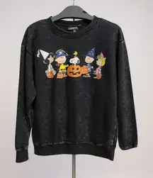 Women’s peanuts Halloween sweatshirt size medium 